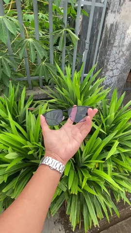 Kacamata Anti Radiasi Photochromic #photocromiceyeglasess #kacamataphotocromic #kacamataphotocromicmurah #photocromic #kacamataantiradiasi 