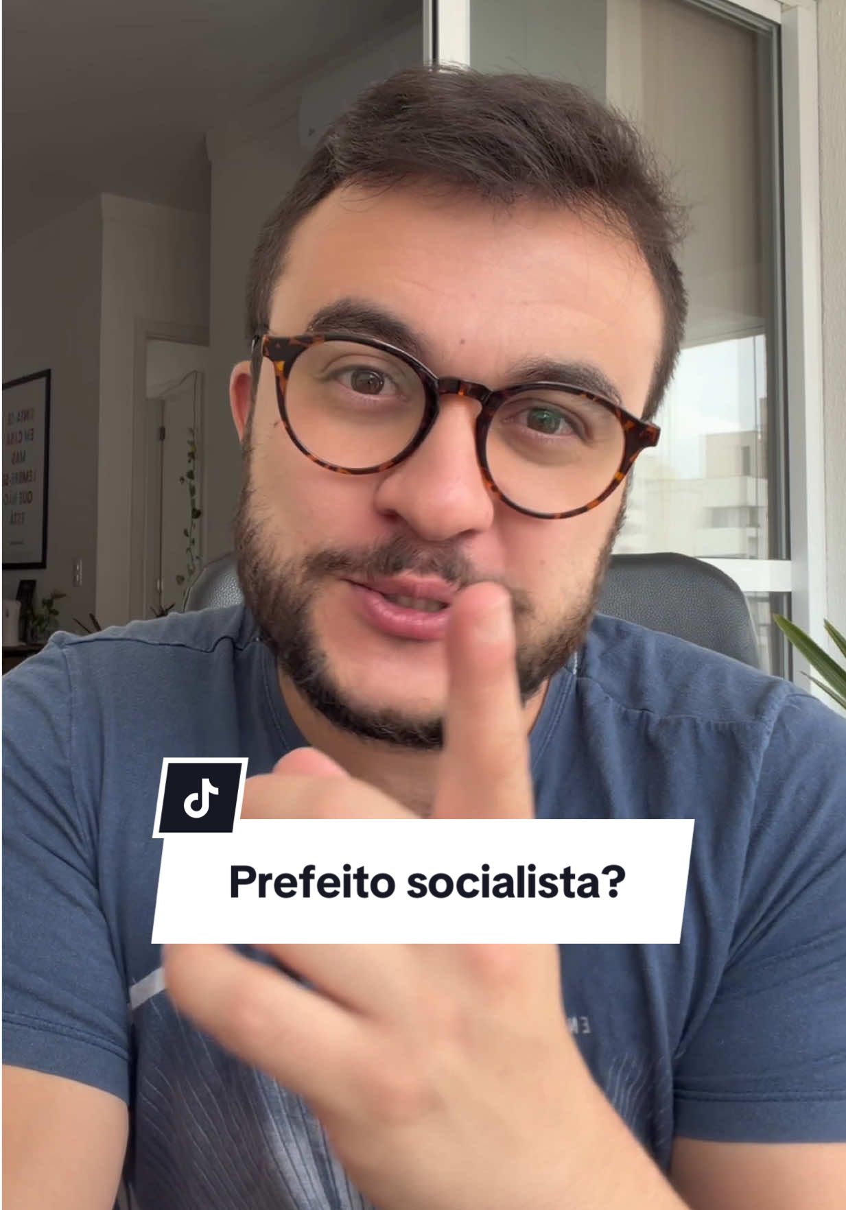Aos 34 anos, o democrata Zohran Mamdani faz HISTÓRIA ao se tornar o primeiro muçulmano a se tornar prefeito de Nova York. Um prefeito socialista já MAIOR cidade dos Estados Unidos e a capital do capitalismo