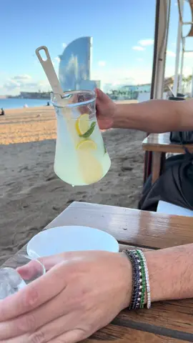 #barcelona #barcelonetabeach #lemonadechallenge #traveltiktok #locuriinstagramabile 