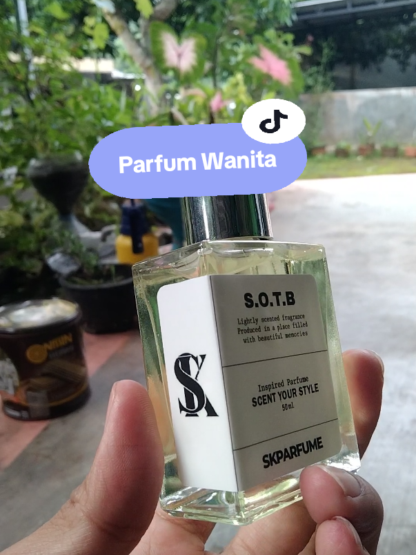 Parfum Wanita dg keharuman yang fresh dan soft....wanginya tahan lama bikin kamu nyaman dan PD #parfum #parfumwanita 