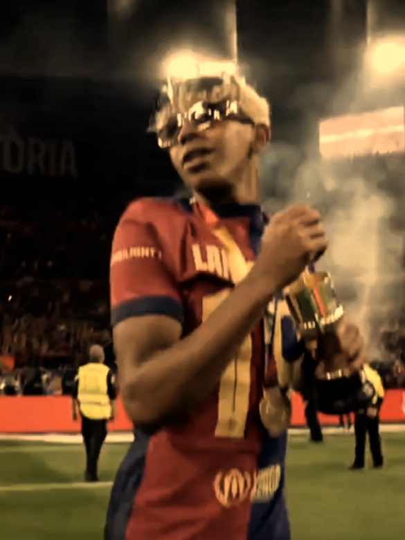 Lamine Yamal 🤯 #lamineyamal #barcelona #skills #dancer #fyp 