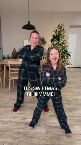 Dancing through Swiftmas! #swifttok #taylorswift #tloasg #tsthelifeofashowgirl #swiftmas