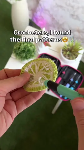 I have found the perfect granny patterns🤩🪡 #grannysquare #crochetgift #christmascrochet #beginnercrochet #crochet 