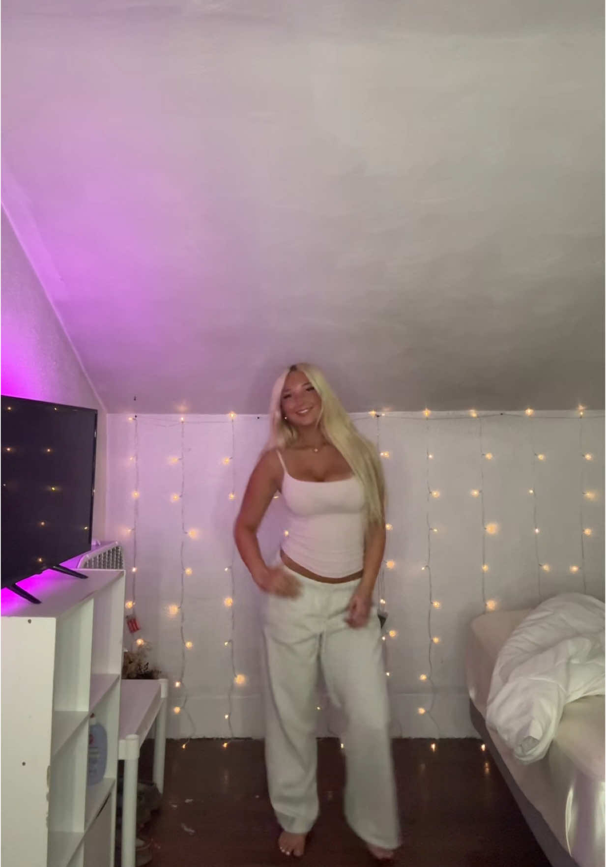 Can’t stop doing this dance #fyp #blonde #tan #dance 