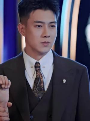 Atenção dele aumenta, mas o casamento era por conveniência. 