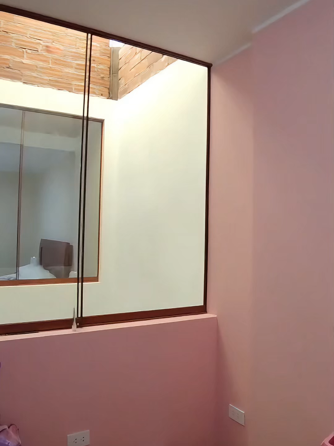 🏠🔥 ¡DECORA TU CASA ENTERA con YAQARDECORA! 🔥🏠 ¿Buscas el cambio radical? 😱 ¡Deja de soñar y hazlo realidad! Acabamos de transformar esta casa en Tantamayo, San Martín de Porres, con la instalación de cortinas más elegante y profesional. Mira lo que logramos en un día: ✅ Dormitorios de Lujo: Cortinas de alto bloqueo solar que garantizan el mejor descanso. ¡Lujo de piso a techo! ✅ Sala Funcional: Sistema doble que te da versatilidad total Y el secreto está en los detalles: ¡nuestro exclusivo Tull Rústico de caída perfecta! ✨ Es la combinación ideal de luz y privacidad. ¡TU CASA ES LA SIGUIENTE! No aceptes menos que la perfección. 📞 ¡LLAMA Y RESERVA TU INSTALACIÓN HOY! 📲 WhatsApp/Llamadas: 988 605 561 📍 Encuéntranos: Av. Tantamayo Manzana B Lote 1, Asoc. Los Alcanfores, San Martín de Porres. #Viral #ParaTi #Decoracion #Cortinas #YAQARDECORA #SanMartinDePorres #Tantamayo #Remodelacion #TullRustico #DiseñoDeInteriores #CasaCompleta