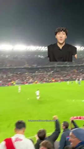 Los ultras del Lech Poznań 🇵🇱 arrojan una butaca sobre la cabeza de un aficionado del Rayo Vallecano ⚡️🇪🇺. Gracias amigo @Victor, por los vídeos.  #lechpoznan #rayovallecano #conferenceleague #agression #estadio 