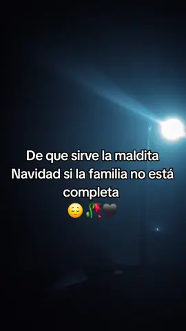 De que sirve la maldita Navidad si la familia no está completa 😔 🥀🖤#potography📸 #juanpablo502 #tiktokviral #fracesad #fracesdelavida 