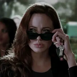 Her face card is insane #fyp #edit #angelinajolie #mrandmrssmith #angelinajolieedit 