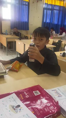 lagi live report ke ortu, jol pilihan ganda ah😭