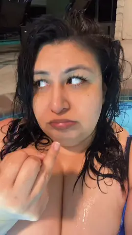 #breakfree #arianagrande #pooltime #justkeepswimming 