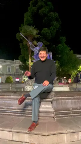 ¡Riobamba está de fiesta! Estos días son para disfrutar, para reencontrarnos y sentirnos orgullosos de lo que somos. Me emociona ver a la gente feliz, las calles llenas y a las familias compartiendo lo nuestro, porque cuando Riobamba celebra, se siente en el corazón. ❤️ Y algo importante, vecino y vecina: mantengamos nuestra ciudad limpia. Recojamos la basura, cuidemos los espacios y demostremos que en Riobamba se celebra bonito, pero también con responsabilidad.