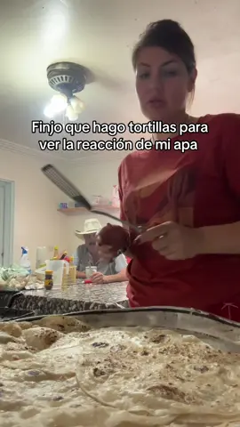 Finjo eso hacer tortillas #comedia #humorlatino #fypage 