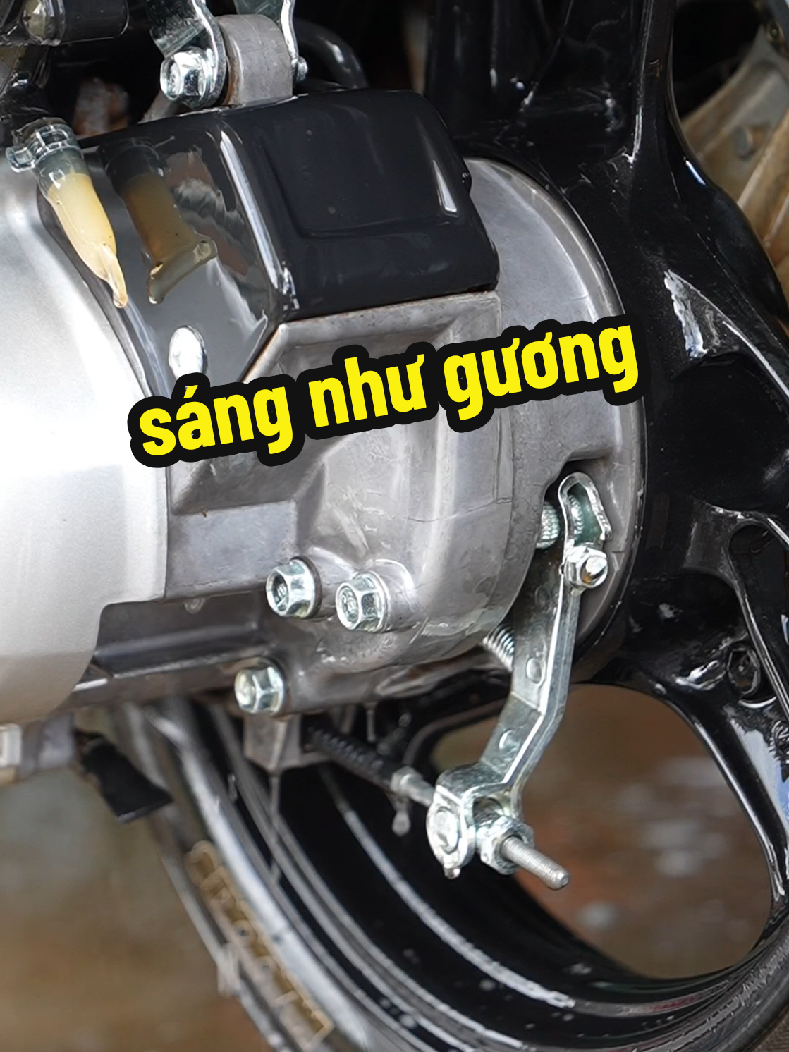 Sáng bóng như gương luôn ae. đánh bay rỉ sét ố vàng. rửa xe không chạm. dọn xe sáng bóng leng keng nhanh gọn tiết kiệm cho ae #gin47review #gin47 #chamsocxe #ruaxe #tayruadanang 