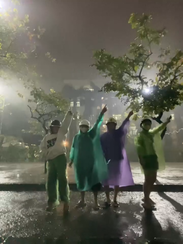 #creatorsearchinsights  bão đã tự ái và đi khỏi trường U:)) #tiktok #fyp #trumuaremix #meme 