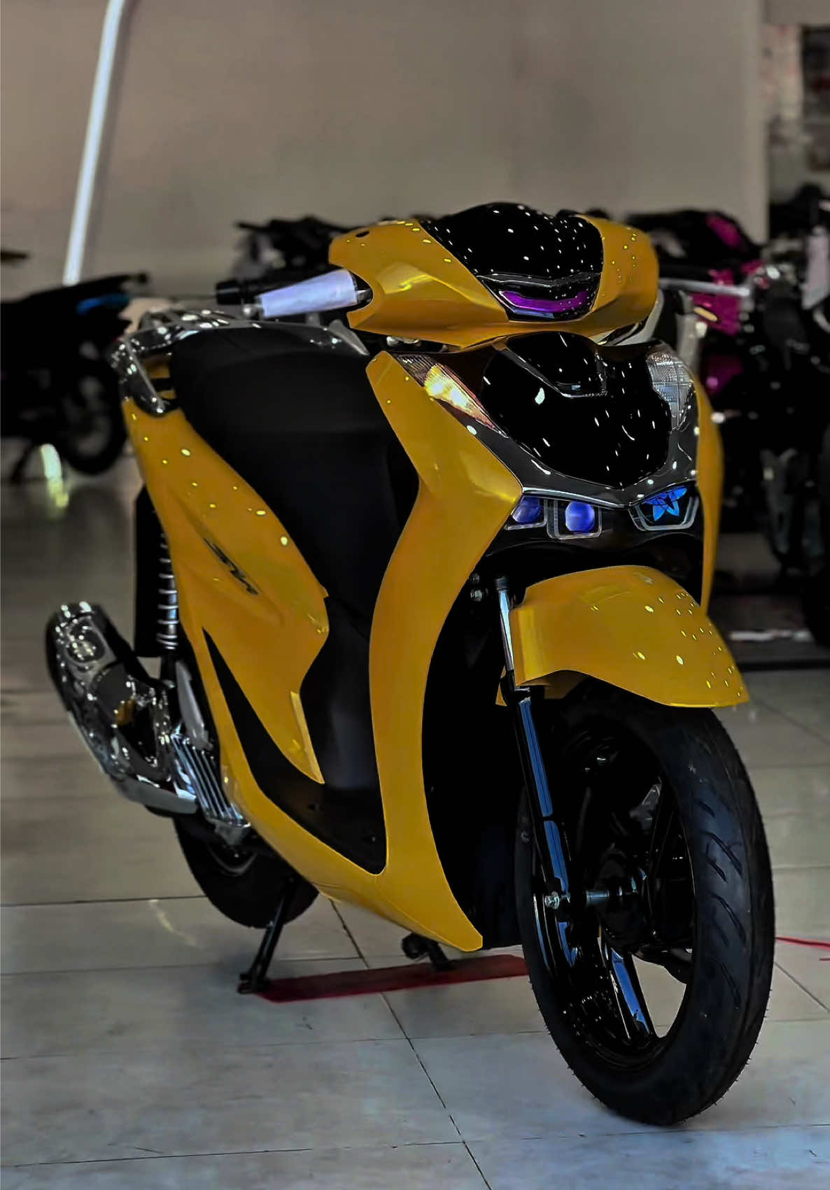 Vàng Đen 3D || Sh125 / SH160i 🔥 Bi Cầu + Mắt Xoay🌸New💥💥💥  _ Trả trước 15 chệu💵 Nhận xe😍 _Hỗ trợ trả góp chỉ cần CCCD _Quà tặng hấp dẫn lên đến 2chệu🎁 _Hoa hồng cho người giới thiệu 500 đến 1chệu 🧧  💥 ĐẶT BIỆT: liên hệ trước 𝐆𝐚̣̆𝐩 𝐍𝐆𝐎̣𝐂 𝐀́𝐍𝐇 hỗ trợ xăng xe  500_1 chệu  📱Zl/call: O𝟗𝟔.𝟒𝟐𝟒.𝟕O𝟕𝟖 (𝐆𝐚̣̆𝐩 𝐍𝐆𝐎̣𝐂  𝐀́𝐍𝐇 ) Quận12-HCM  ( Chỉ làm hồ sơ giấy tờ trực tiếp tại cửa hàng Quạn12) #sh160 #sh160i #SH #SH125 #SH125i   