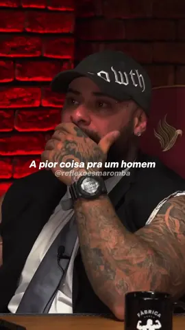 A pior coisa pra um homem trabalhador, honesto e de família é se sentir inútil, é se sentir incapaz. Porque esse tipo de homem carrega o peso da responsabilidade nos ombros — ele luta todo dia, mesmo cansado, pensando em dar o melhor pra quem ama. E quando algo foge do controle, ele sente como se tivesse falhado, mesmo quando está dando tudo de si. Mas a verdade é que até o homem mais forte tem o direito de cansar. Isso não o torna fraco — o torna humano. O valor de um homem não está no quanto ele produz, mas na dignidade com que ele enfrenta as batalhas da vida. Deus vê o esforço que o mundo ignora, e no tempo certo, Ele recompensa. #musculacao #reflexao #motivacao #leostronda 