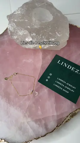 Bergkristall ist bekannt dafür, Energie und Absichten zu verstärken. Er ist ein starkes Werkzeug, wenn es um Manifestation geht. Wenn du also siehst, wie deine Freundin aufblüht und Bergkristall trägt, ist das kein Zufall – sie richtet ihre Energie richtig aus und zieht genau das an, was sie will. Wie eine leise kleine Superkraft im Hintergrund. ✨ #bergkristall #kristalle #kristallschmuck 