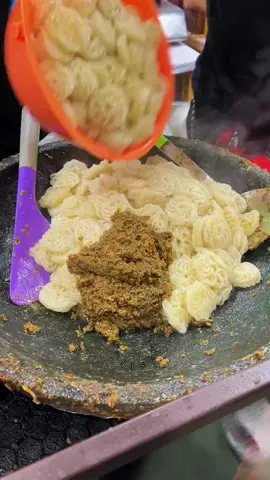 Seblak: Dari Kerupuk Sisa Jadi Makanan Viral!