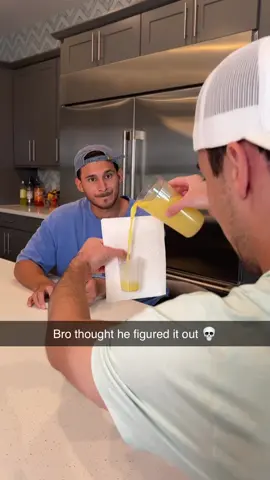 Vanishing Juice Trick! #magic #magictrick #viral #omg #fyp @rodrigonavarromagic 