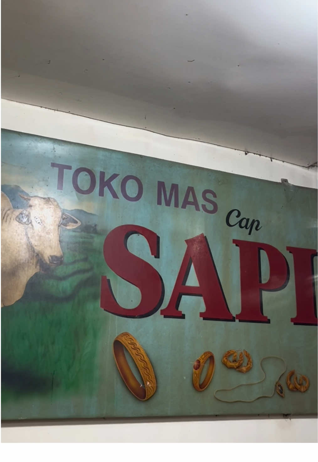 Kalau lagi pergi dawe terus naik motor, bisanih mampir ke #tokoemassapikudus  #tokoemaskudus  #perhiasanemas 