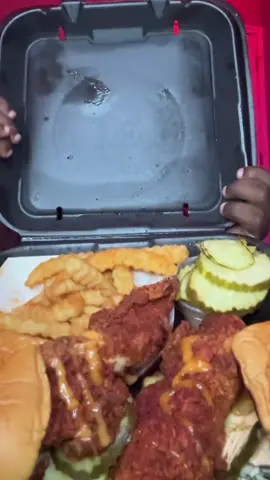 @Gundi here to remind you that #desperesmo #rivertonutah and #conwayarkansas are #NOWOPEN come get your hot chicken 🐥