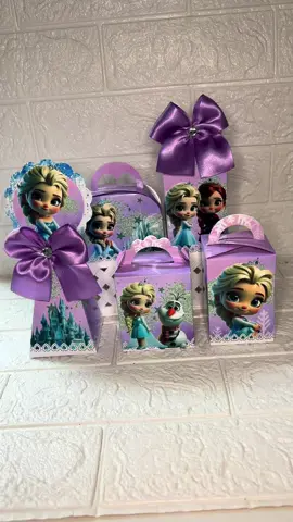 Caixinhas Personalizadas Frozen🩷💜💕#papelariapersonalizada #papelaria #lembrancinhaspersonalizadas #encomendas #caixinhaspersonalizadas 