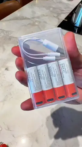 🛍️ Kit 2/4 Pilhas Aaa Recarregável 750mwh Genai Tipo C 1.5v 5v ~De R$ 50,00~ 💥 *Por R$ 32,99* 🛒 Compre aqui 👉 https://s.shopee.com.br/gI3Xynaqe ⚠️ *Promoção sujeita à alteração de preço e estoque do site*