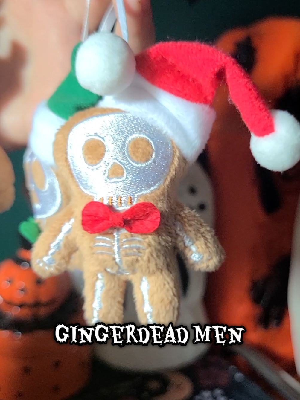 @MaterialJill makes the best stuffies that straddle the entire holiday season for those of us who celebrate creepmas! these are in my bio under 