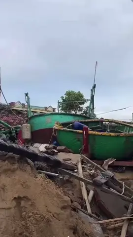Sau cơn bảo số 13 nhà của bà con tan hoang#baoso13 