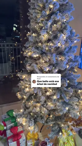 Respuesta a @thali  Árbol de navidad nevado . 