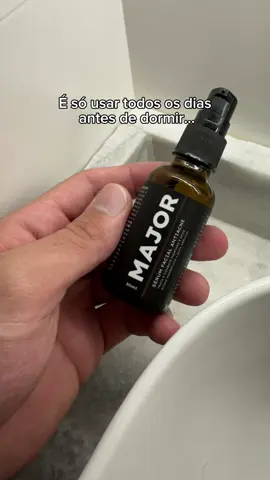 E esse sérum tem o ácido mandelico, mais alfa arbutin, uma junção que ajuda mais ainda #serum #skincare #pele 