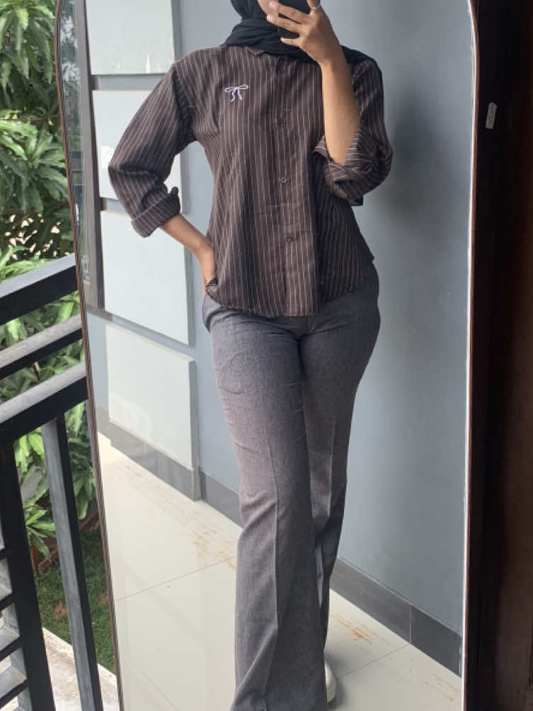 #kemejawanita #kemejasalur #kemejastripe #kemejacewek #promoguncang11111 