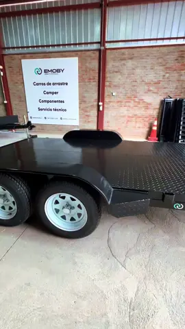🚛 Cargo 2000 Plus EMOBY – Disponible para entrega inmediata ✅ 2.000 mm de ancho x 4.000 mm de largo ✅ Capacidad de carga: 2.000 kilos ✅ 2 ejes de torsión + masas 4×100 ✅ Llantas look americano aro 14 ✅ Neumáticos 185R14 ✅ Piso en plancha diamantada 2.5 mm o madera ✅ Perfil estructural 80×40×3 mm ✅ Luces LED, eléctrica Norma DIN ✅ Rueda de maniobra, cadenas y sujeciones ✅ Acople para rótula de 2” Fabricamos calidad real. Carros robustos, seguros y listos para trabajar. 📍 10 Oriente 811, Talca 📞 +56 9 5209 4274 / +56 9 6645 7150 🌐 www.emoby.cl #Emoby #CarrosDeArrastre #Cargo2000 #RemolquesChile #TrailerChile    