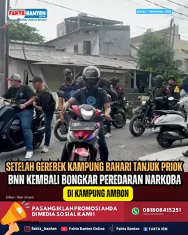 JAKARTA - :Badan Narkotika Nasional (BNN) RI melakukan operasi pemberantasan narkoba di Jakarta, Kamis (6/11/2025) sore. Kali ini, Kampung Ambon di Cengkareng yang dikenal sebagai sarang narkoba kembali digerebek dan berhasil membongkar jaringan peredaran narkoba. Dalam penggerebekan yang berlangsung pada sore hari itu, aparat mengeledah sejumlah rumah yang dicurigai menjadi lokasi transaksi narkoba.  Dari hasil operasi, beberapa orang yang diduga terlibat dalam peredaran narkoba ditangkap.  Petugas juga menyita barang bukti berupa paket ganja, alat hisap sabu (bong), buku rekening bank hingga buku catatan transaksi. : Redaksi Baca selengkapnya di faktabanten.co.id #bnn #narkoboy #berita #viral #video 