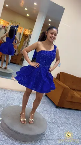 O vestido de balada da Haidê Rodrigues #altacostura #festa15anos #euvistoivanrodrigues #azulroyal #vestidosivanrodrigues 