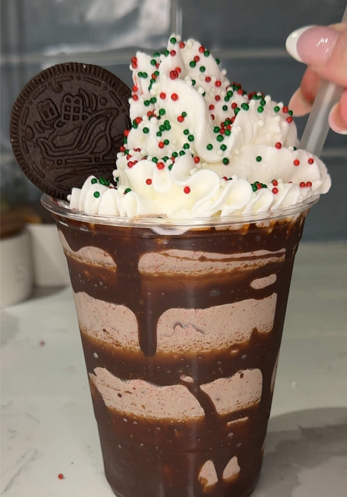 this viral oreo milkshake has officially gone full christmas mode 🍫🎄❤️ Ingredients: 6 @OREO holiday chocolate sandwich cookies 2 cups @Breyers Ice Cream vanilla ice cream 1/2 cup milk whipped cream chocolate syrup holiday sprinkles (optional) Instructions: Blend cookies, ice cream, and milk in a blender on high for 30-60 seconds and pour into a chocolate lined glass. Top with whipped cream, more chocolate syrup, sprinkles, and an extra oreo. Enjoy! 😋 #oreo #milkshake #dessert #Recipe #creatorsearchinsights 
