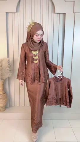 Sama cantik sama padan Set Ibu Anak Jamilah #minikebaya #kebayaviral #tiktokmakemefashion #videostailfashion #bajuraya2026 #anisclosethq 