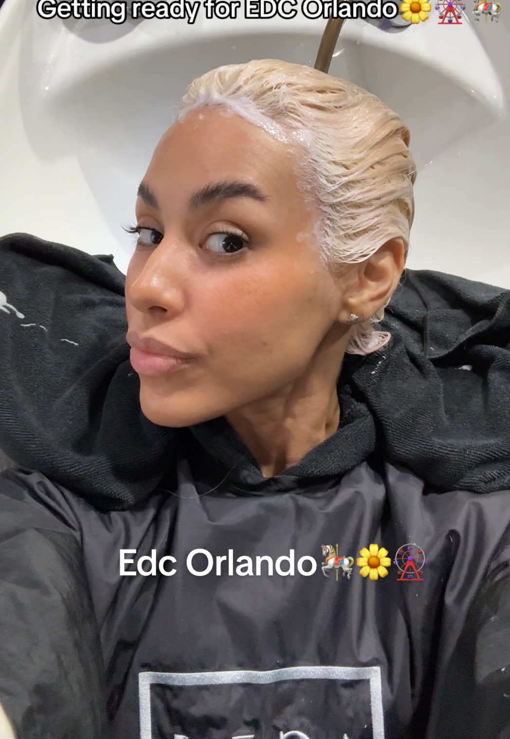 Calculated my hair appointment just right #edc #edcorlando #orlando #musicfestival 🎡