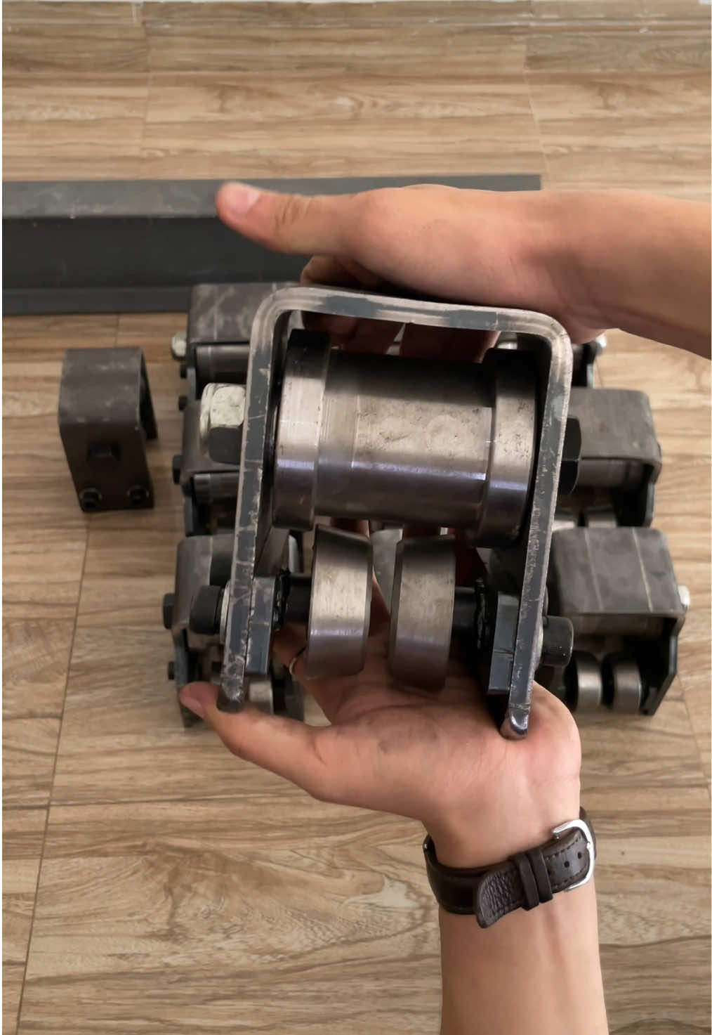 Con chạy dẫn hướng ray i / h chuẩn công nghiệp, bánh xe lăn trượt, ứng dụng cẩu trục và tời hàng treo tải nặng #banhxerayi #banhxerayh #cokhichetao #nhafunas #xuhuongtiktok 