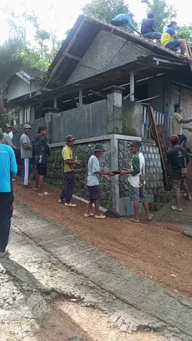 gotong royong bungkar omah teko keri gek sarapan 😄 Pacitan bagian nggunung #masukberandafyp #pacitan #fyppppppppppppppppppppppp #fypシ゚ #4you 