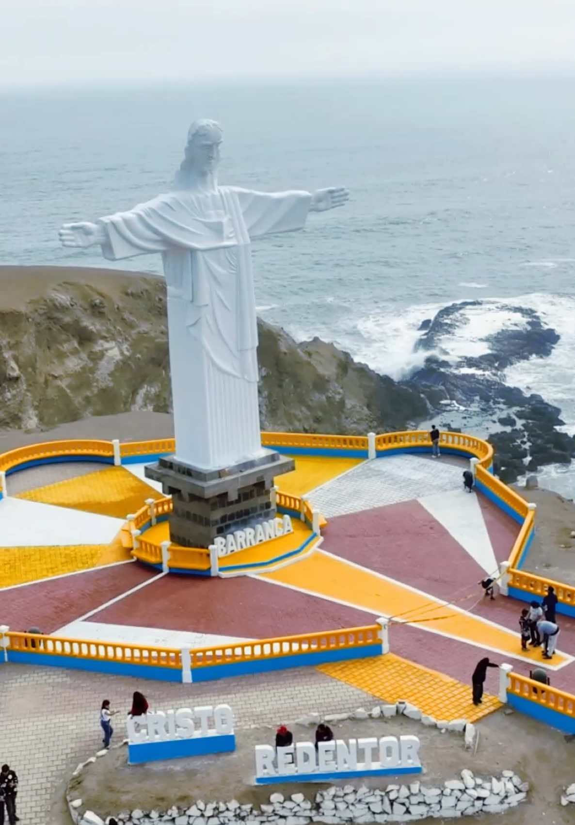 Bienvenidos a Barranca, una provincia que te espera con los brazos abiertos 🤗 #cristoredentor #barranca #peruu #verano #playas 