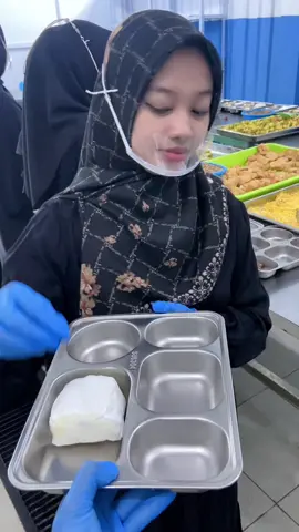 Tema hari ini midle east ya best nasi briani+kurma😍😍🥰🫰🏻#makanbergizigratis #sppg #bgn #fyp 