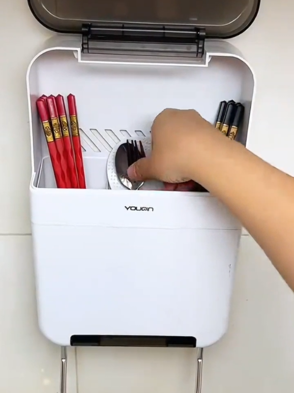 Hộp đựng đũa treo tường Kitchwareyeye – chống bụi, gọn gàng, dễ lấy tiện lợi! #HopDungDua#DoBepTienIch#KitchenDecor#GiaDungThongMinh #NhaDepMoiNgay