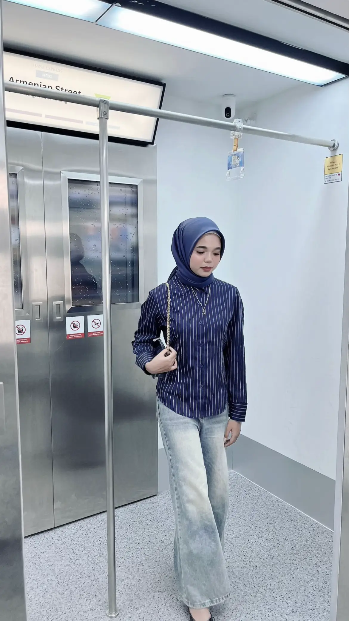 🧎🏼‍♀️‍➡️