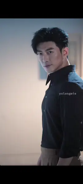 He's so freaking handsome 😭 #yulongmiemie #yulong #于龙杨咩咩 