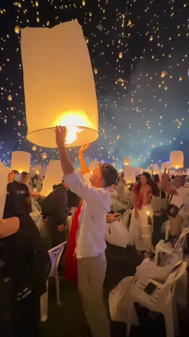 How not to lift a lantern in Chiang Mai #loykrathong #lanternfestival #chiangmai #fail 