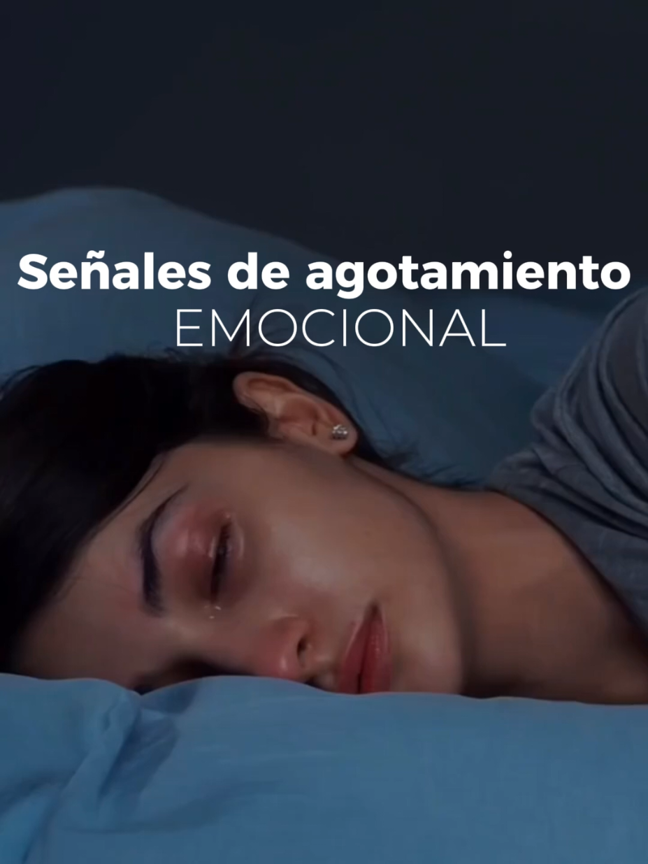 ❤️‍🩹 A veces no estás triste ni floja… estás agotada emocionalmente.  💔 Ese cansancio del alma que llega cuando llevas demasiado tiempo siendo fuerte, dando todo y olvidándote de ti.  🌧 Sanar también es aprender a descansar, a escucharte y a darte amor sin culpa. 🌿 ✨ Con mucho amor creé mi guía de sananción Rompiendo Cadenas para ayudarte a soltar ese peso, y reconectar contigo. 🥰 Descarga ahora mismo tu guia en el enlace de mi perfil. Te ama la abu🤶🤍 #constelacionesfamiliares #heridasdelainfancia