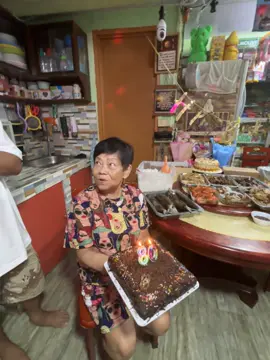 Tayhopi ang candle ❌ Kan-a ang candle ✅ Blow the candle ❌ Blue na candle ✅