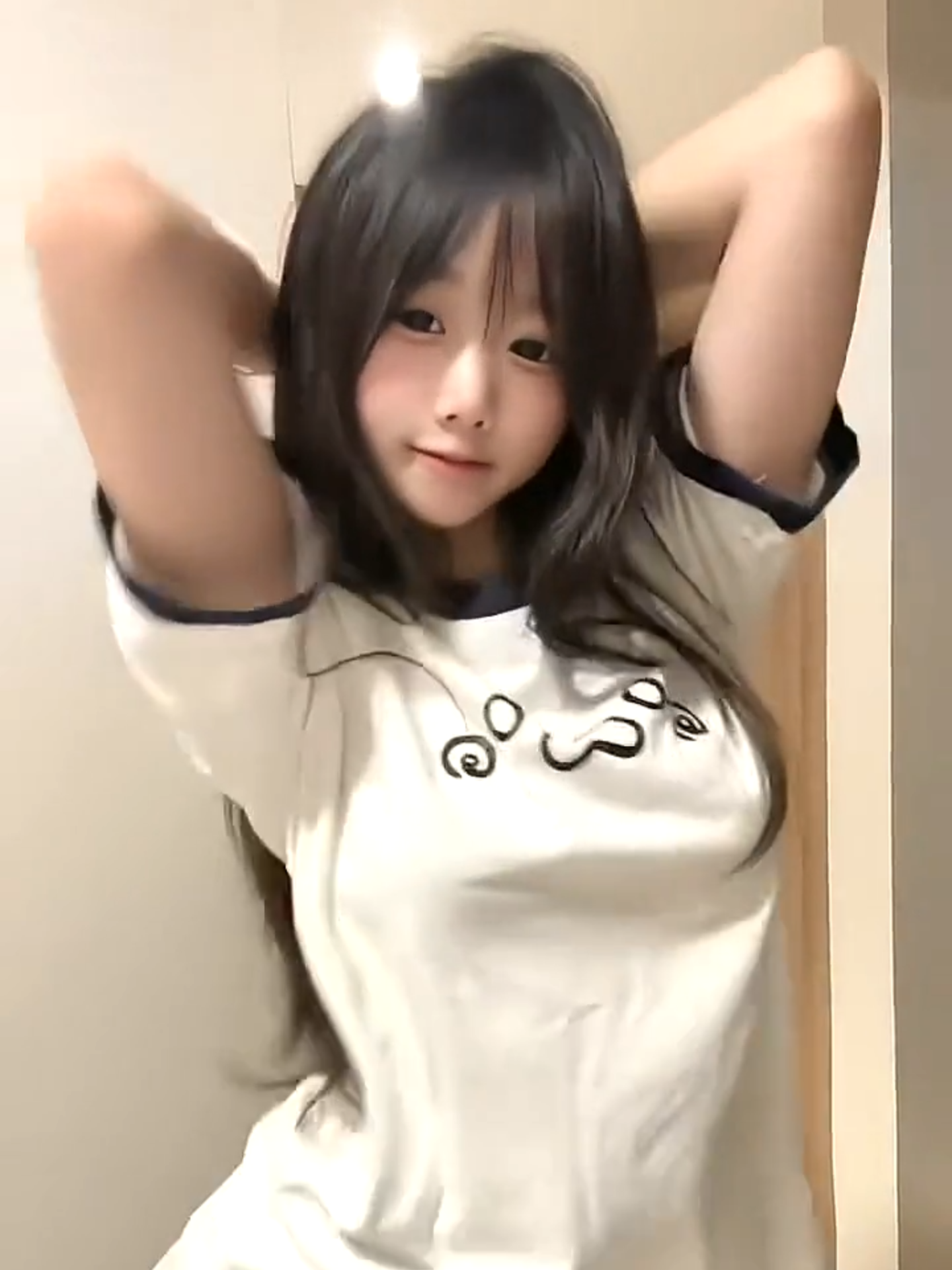 ✨ライトに照らされたダンス、セクシーさが止まらない💃#美女 #大人可愛い #セクシー女子 #ダンス動画 #注目の一枚 #fyp